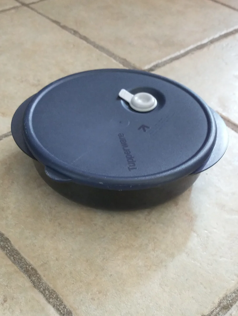 Tupperware Microwavable Round Container Navy blue Used  800 ml 3703A-4